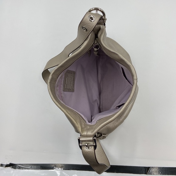 Coach shoulder/converts to cross body bag, silver pebbled leather hobo style - Picture 7 of 10